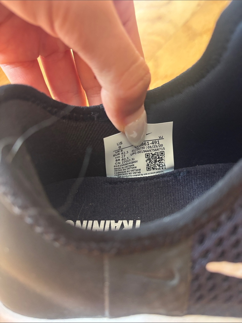 Nike Men’s Navy and White Mesh Athletic Sneakers - Picture 2 of 2